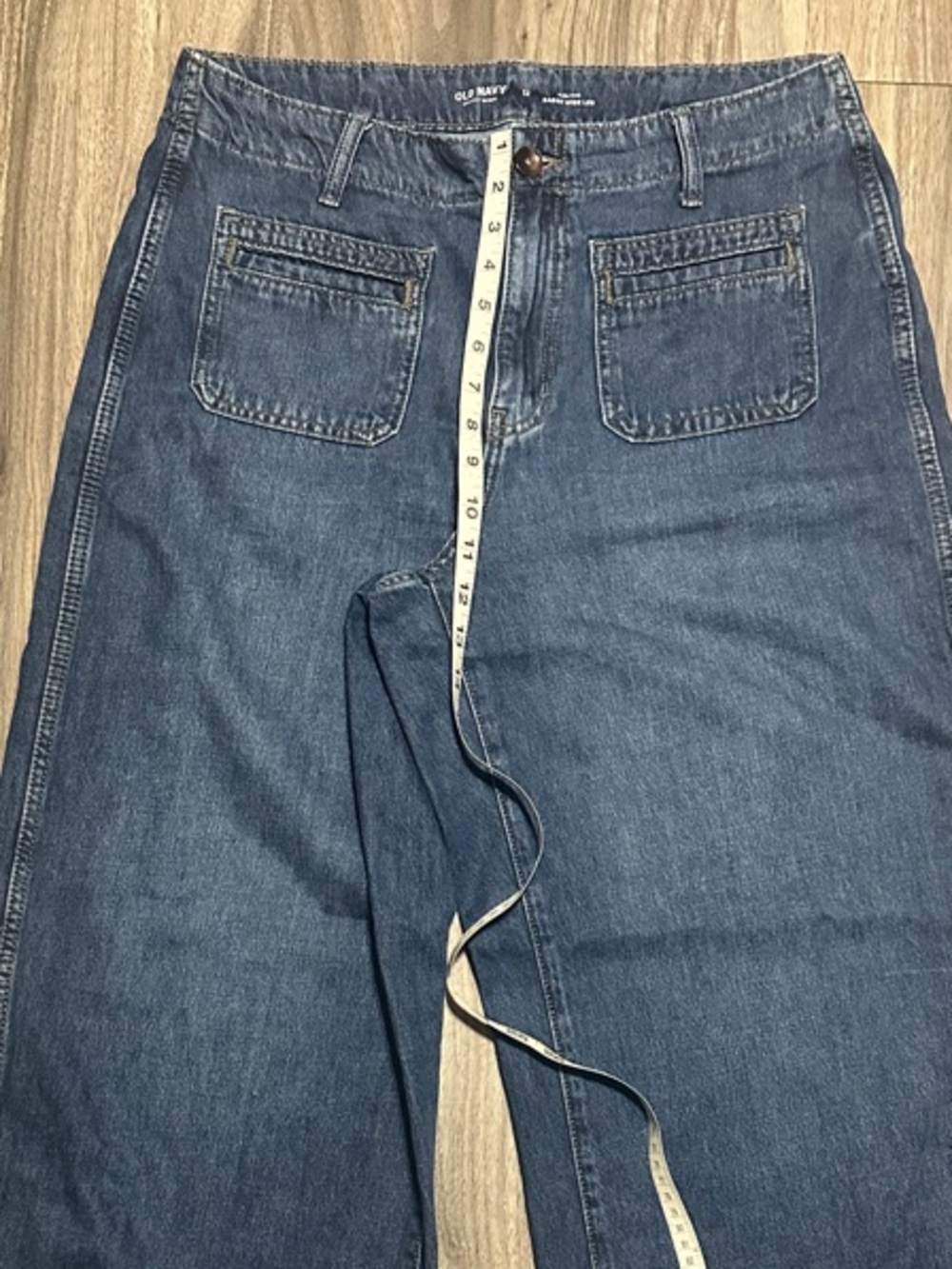 Old Navy High-Rise Baggy Wide Leg Jeans in Medium Blue. - Picture 6 of 11